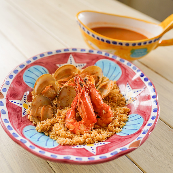 シチリアの伝統 たっぷり魚介のクスクス 濃厚ブイヤベースと共に